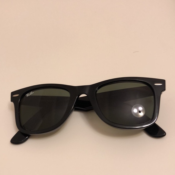 Ray-ban Wayfarer with Case - Picture 3 of 10